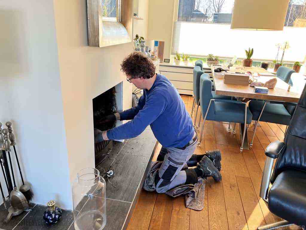 Schouwveger Lisse kleed schoorsteenreiniger Schouwveger Lisse kleed schoorsteenreiniger
